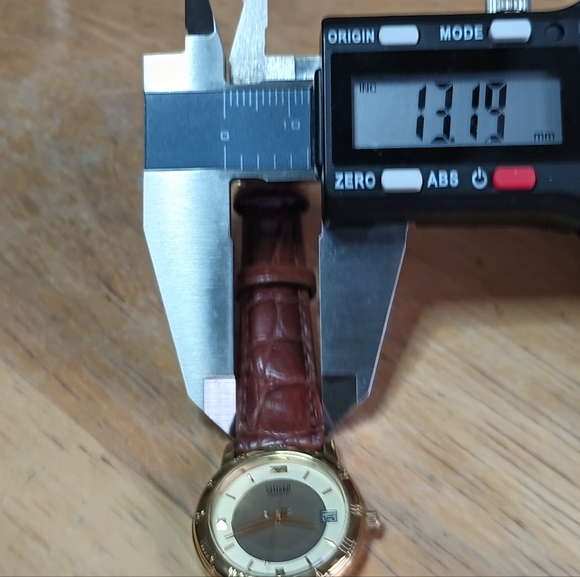 X Citizen 3 hand movement, with date, gold case 24mm Roman numerals around bezel - Picture 4 of 11